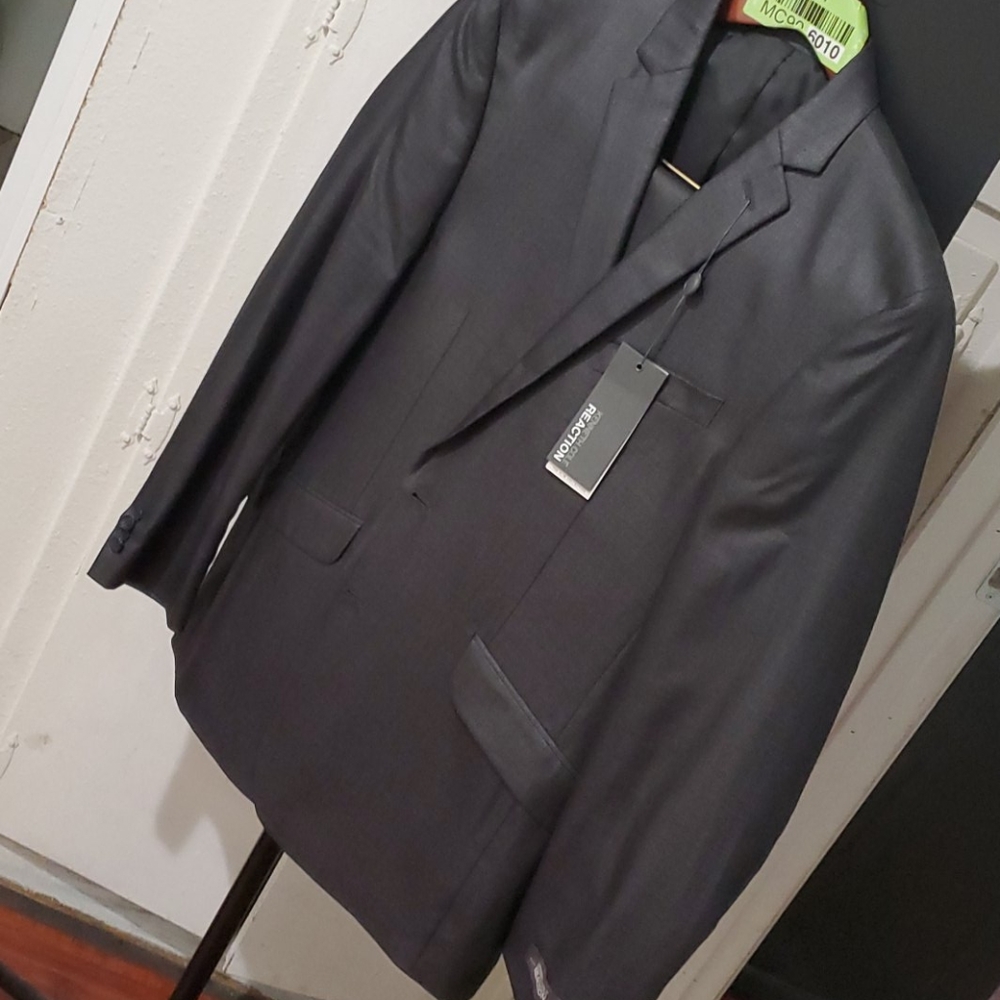 Kenneth Cole Reaction Suit 42 / 35